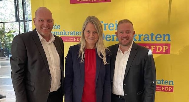 v.l Stephen Brauer (MdL), Silvia Hapke-Lenz (Kandidatin zur Europawahl), Andreas Glück (MdEP)